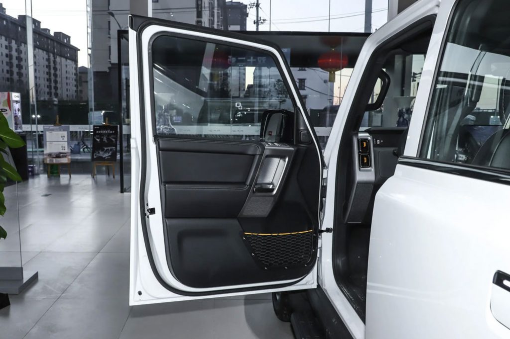 奇瑞iCar V23评测：10万级“方盒子”电动车，是复古情怀还是技术突围？