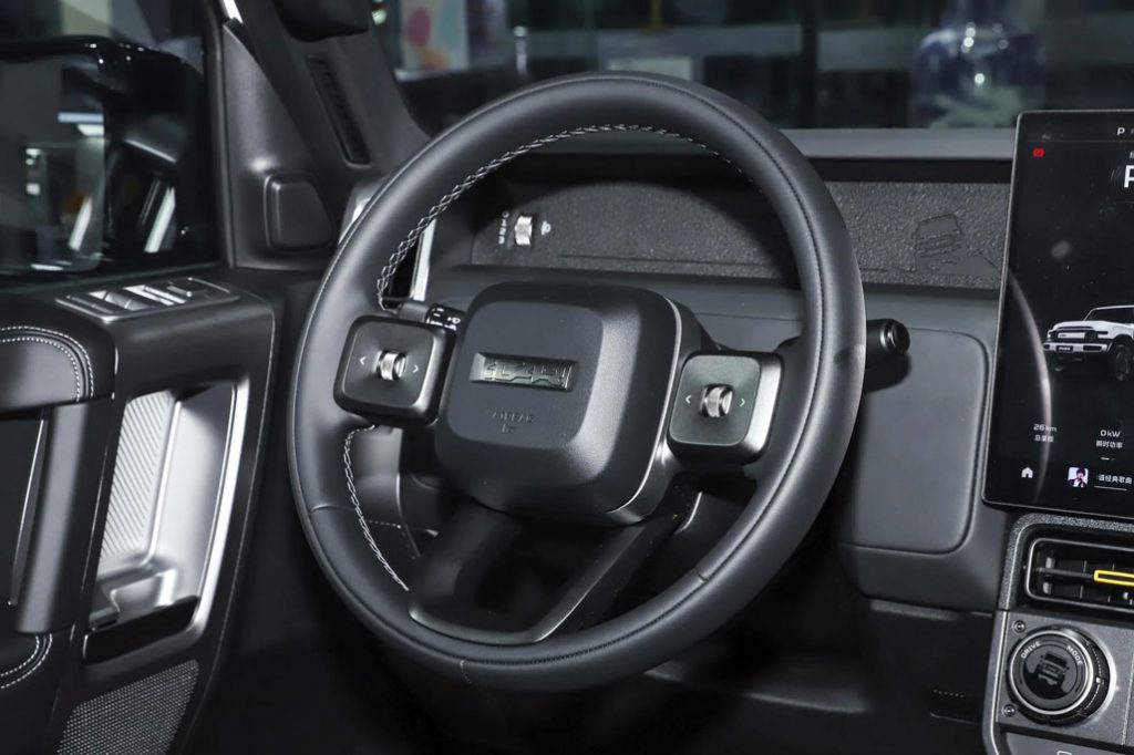 奇瑞iCar V23评测：10万级“方盒子”电动车，是复古情怀还是技术突围？