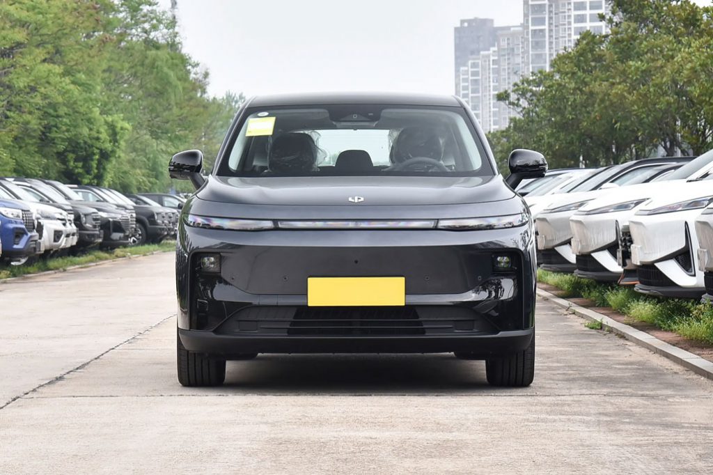 零跑B10评测:15万级纯电SUV的“技术平权”是颠覆还是内卷? 零跑B10评测:15万级纯电SUV的“技术平权”是颠覆还是内卷?