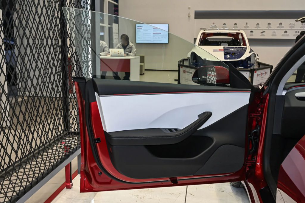 特斯拉Model 3:极简主义的「带电武士」,如何改写30万级电动规则? 特斯拉Model 3:极简主义的「带电武士」,如何改写30万级电动规则?