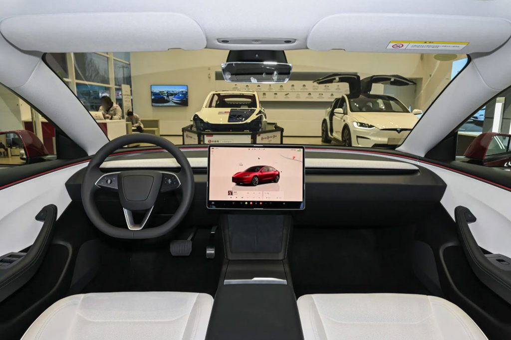 特斯拉Model 3:极简主义的「带电武士」,如何改写30万级电动规则? 特斯拉Model 3:极简主义的「带电武士」,如何改写30万级电动规则?