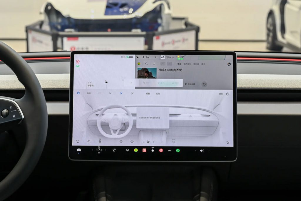 特斯拉Model 3:极简主义的「带电武士」,如何改写30万级电动规则? 特斯拉Model 3:极简主义的「带电武士」,如何改写30万级电动规则?
