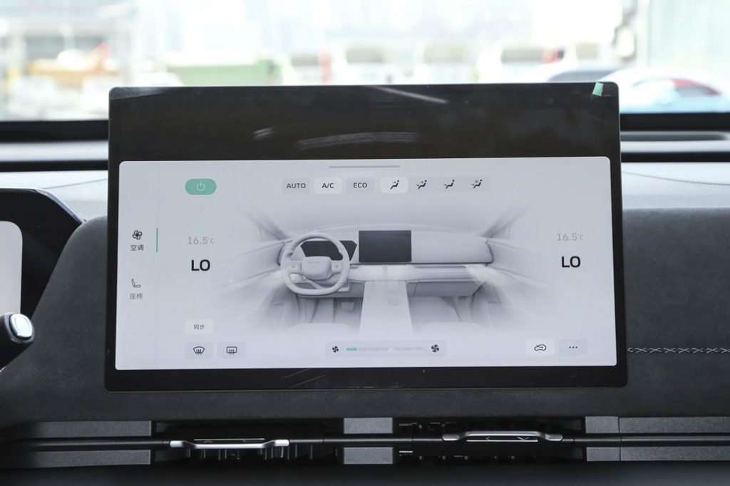 哈弗枭龙MAX评测:15万级电四驱的「田忌赛马」,家用SUV的越级革命 哈弗枭龙MAX评测:15万级电四驱的「田忌赛马」,家用SUV的越级革命