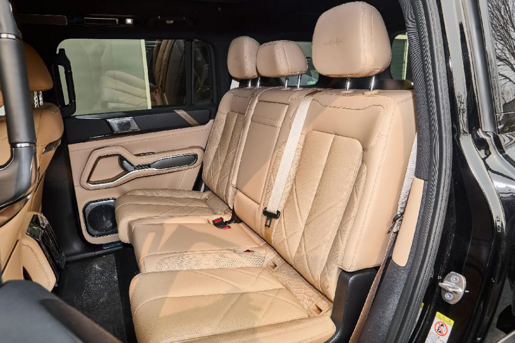豹力觉醒 方程豹豹8重新定义豪华硬派SUV 豹力觉醒 方程豹豹8重新定义豪华硬派SUV