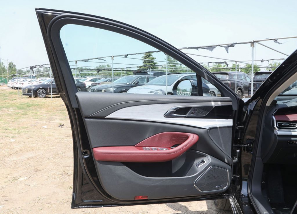 红旗H5 PHEV:重塑豪华混动轿车的「新国潮标杆」 红旗H5 PHEV:重塑豪华混动轿车的「新国潮标杆」