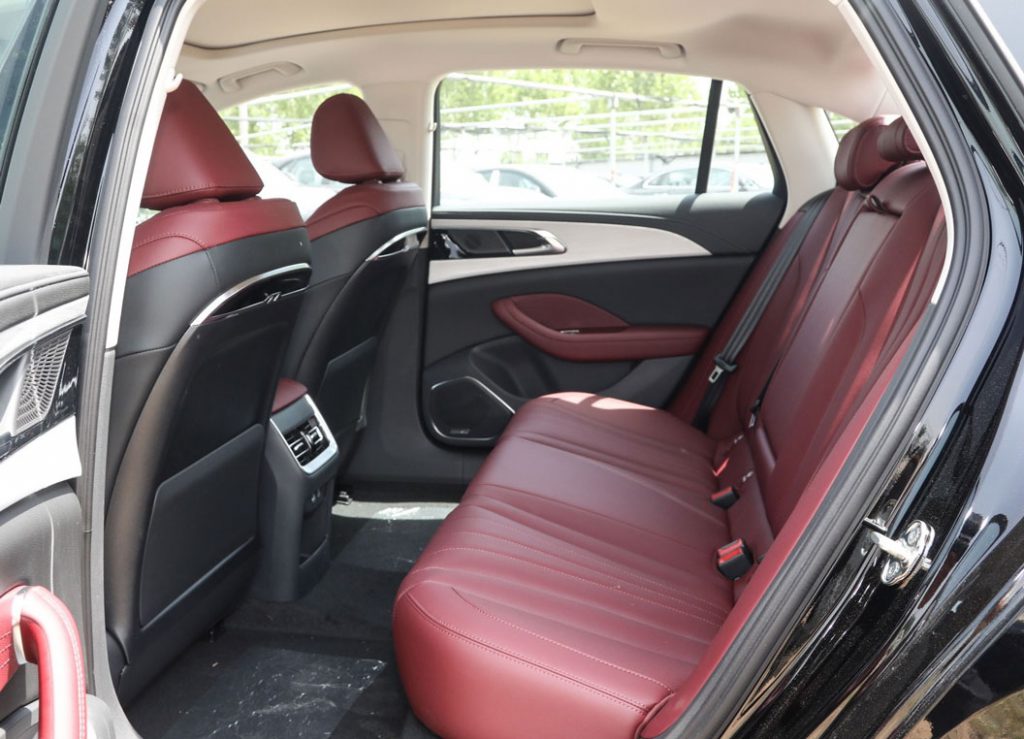 红旗H5 PHEV:重塑豪华混动轿车的「新国潮标杆」 红旗H5 PHEV:重塑豪华混动轿车的「新国潮标杆」