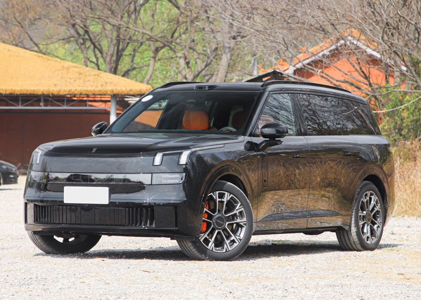 lynk-amp-co-900-review-redefining-premium-electric-mobility-with-nordic-flair-1