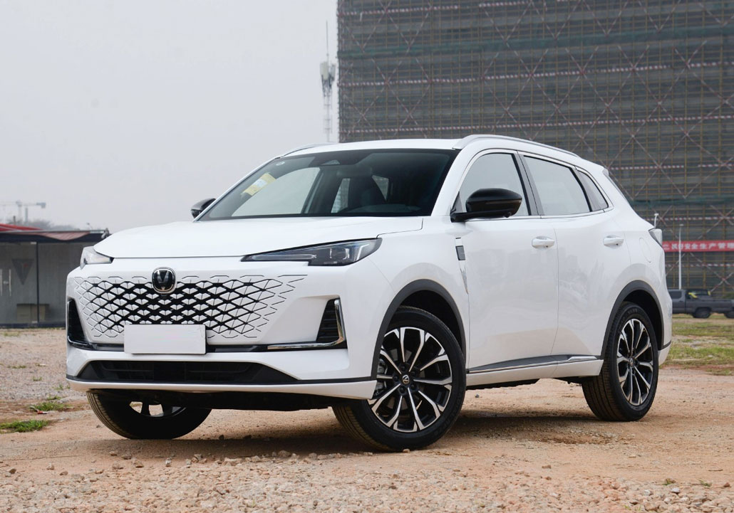 长安CS55PLUS PHEV 油电同价革命者！混动SUV如何颠覆市场规则？