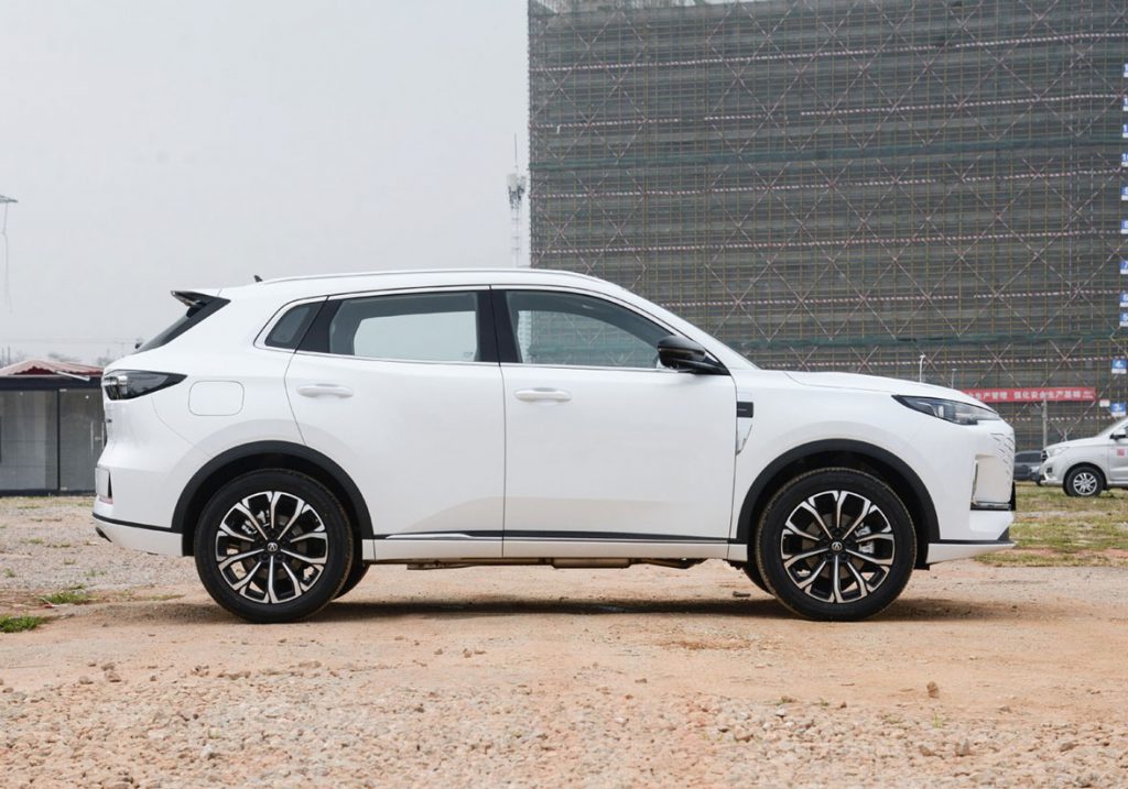 长安CS55PLUS PHEV 油电同价革命者！混动SUV如何颠覆市场规则？