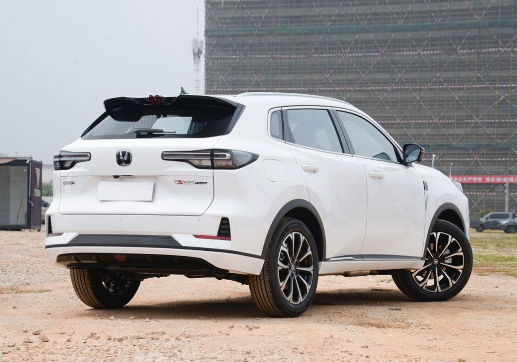 长安CS55PLUS PHEV 油电同价革命者！混动SUV如何颠覆市场规则？