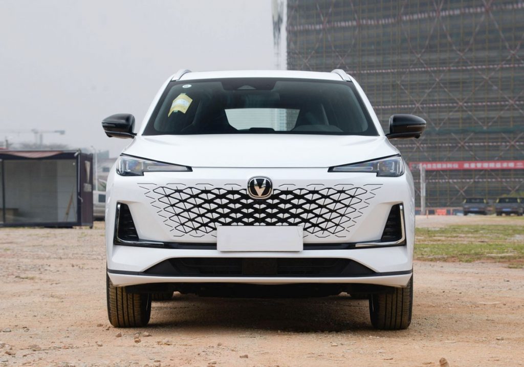 长安CS55PLUS PHEV 油电同价革命者！混动SUV如何颠覆市场规则？