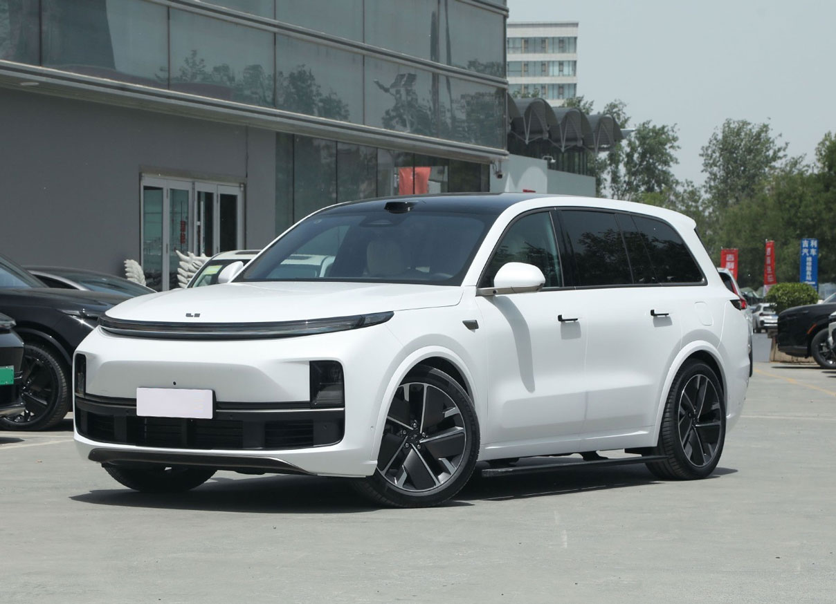 理想L9 - 三代同车：以1400km续航+五屏交互，终结家庭出行焦虑
