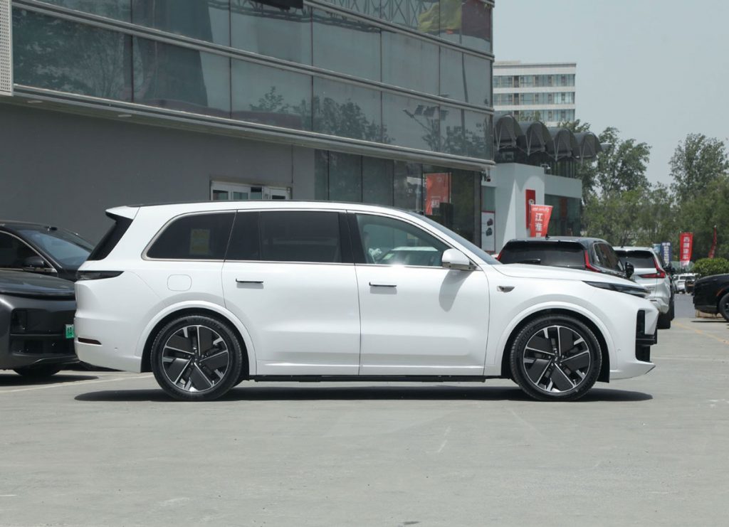 理想L9 - 三代同车:以1400km续航+五屏交互,终结家庭出行焦虑 理想L9 - 三代同车:以1400km续航+五屏交互,终结家庭出行焦虑