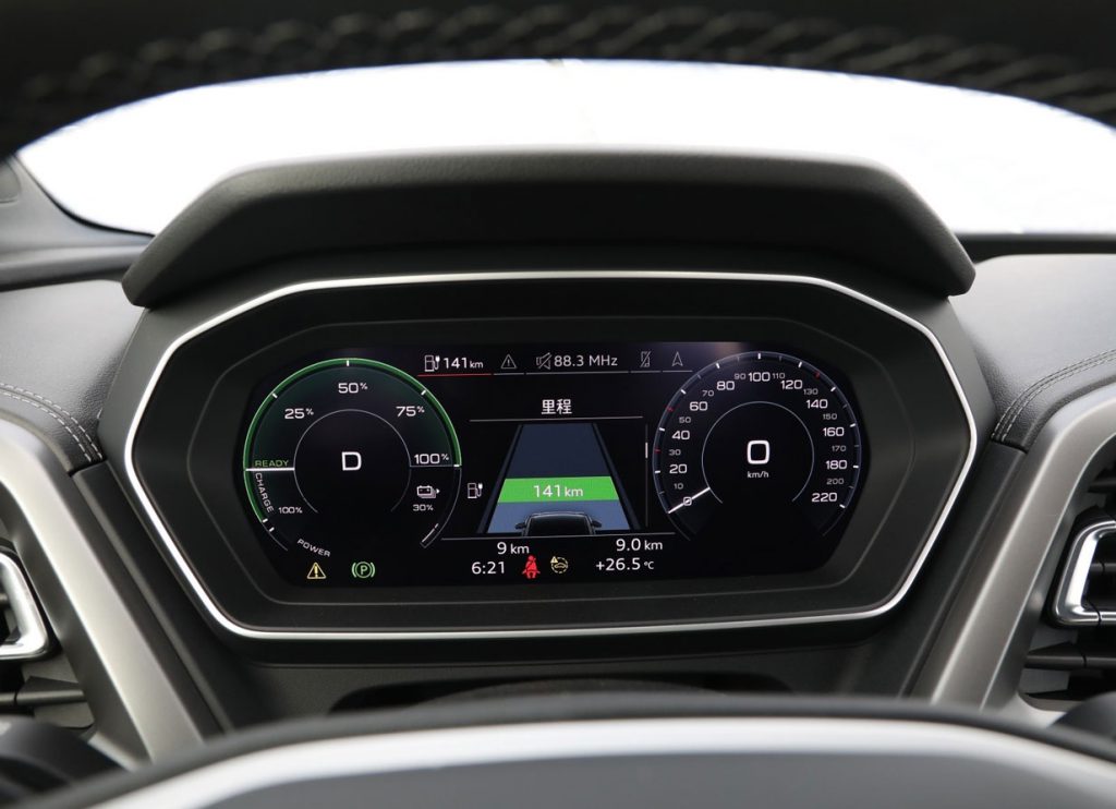 17.39万起 | 奥迪Q4 e-tron:德系精工与电动未来的理性融合 17.39万起 | 奥迪Q4 e-tron:德系精工与电动未来的理性融合