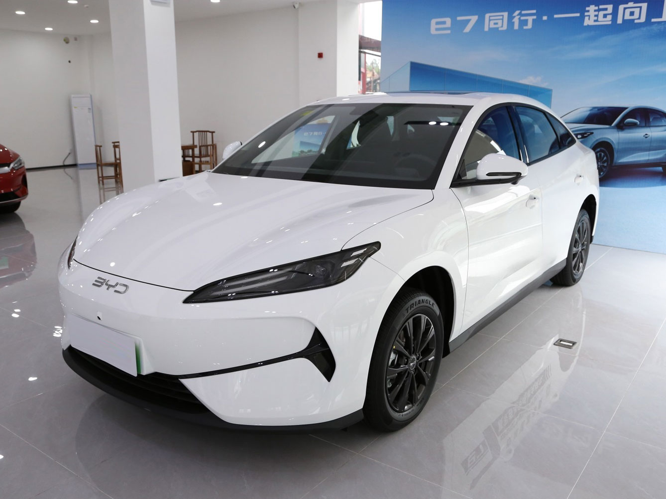 10万级纯电轿车颠覆者！比亚迪e7深度评测：520km续航+越级空间的真香之选