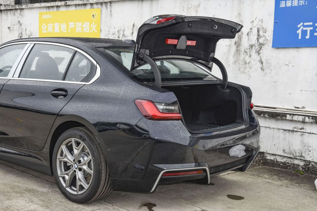 BMW i3: Can the 'German luxury' of the electric age still define the benchmark? BMW i3: Can the 'German luxury' of the electric age still define the benchmark?