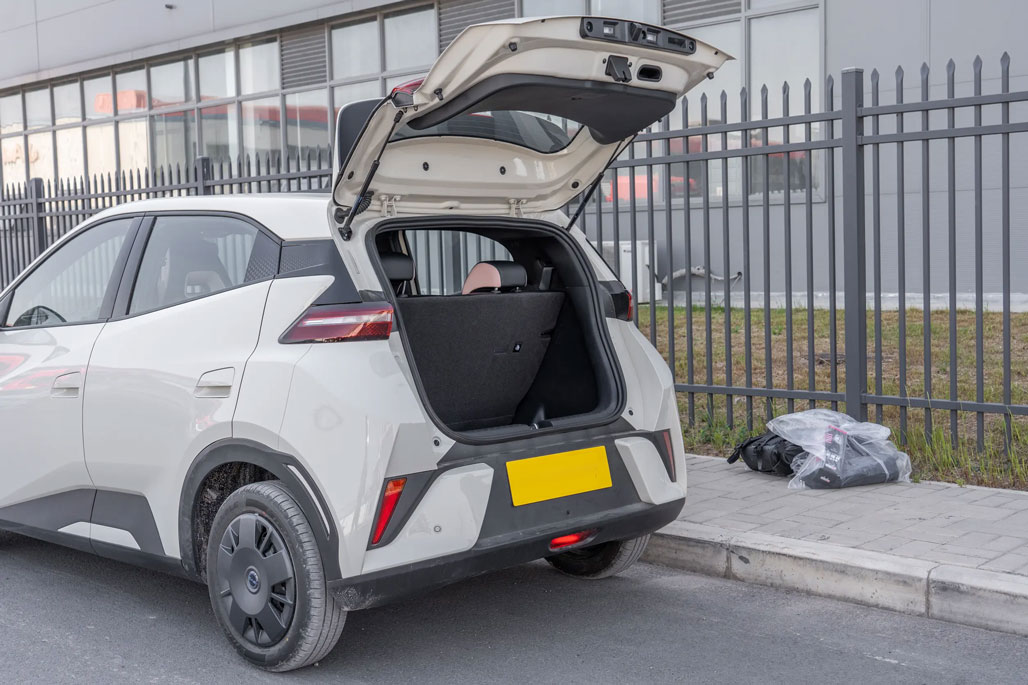 Equipped with advanced intelligent driving Seagull, a shopping and transportation tool Equipped with advanced intelligent driving Seagull, a shopping and transportation tool