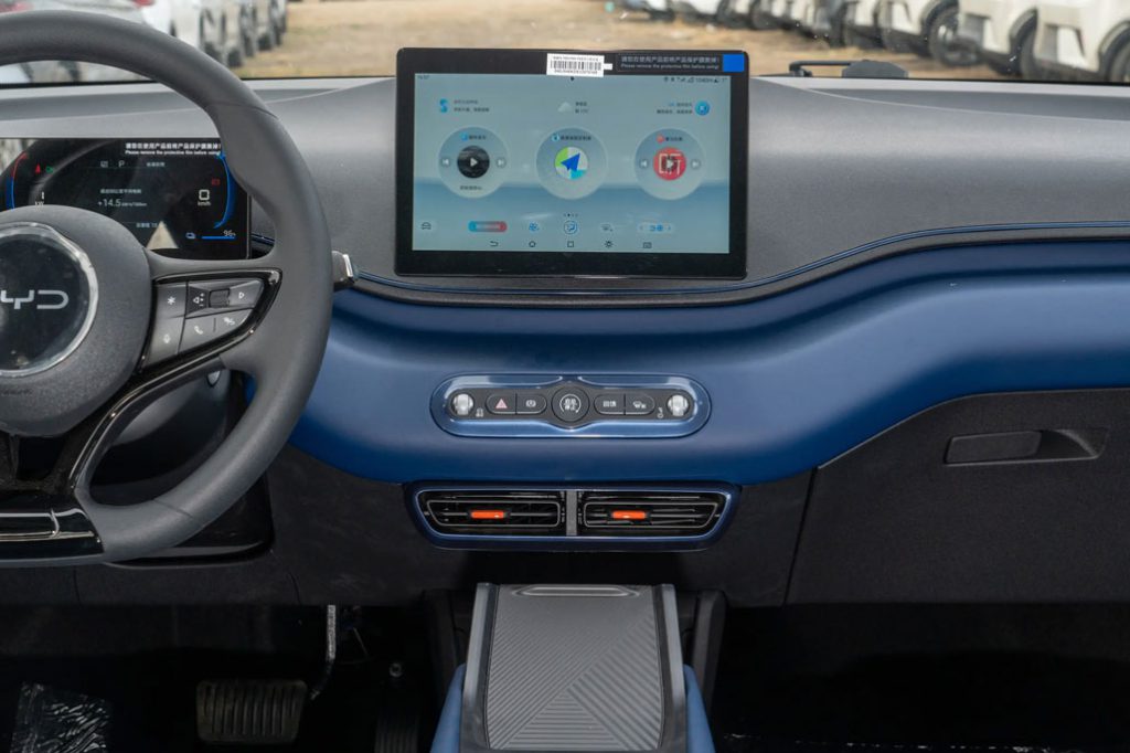 Equipped with advanced intelligent driving Seagull, a shopping and transportation tool Equipped with advanced intelligent driving Seagull, a shopping and transportation tool
