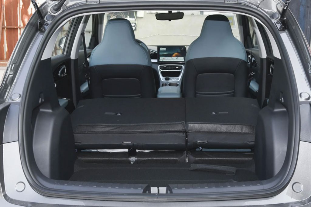 Geely wishes to add innocent blue and starry gray Geely wishes to add innocent blue and starry gray