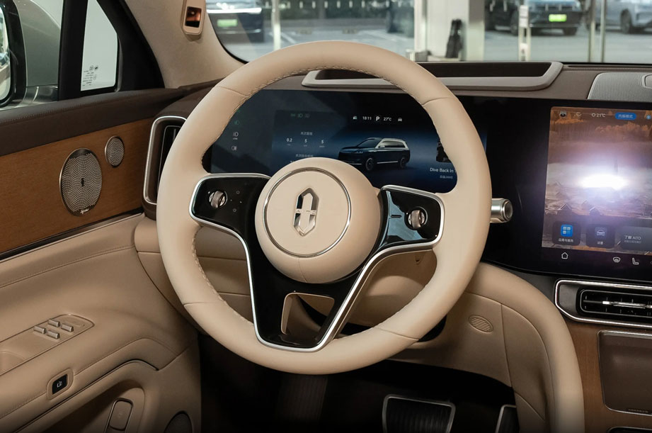 Huawei's M9 black technology makes driving vision boundless Huawei's M9 black technology makes driving vision boundless