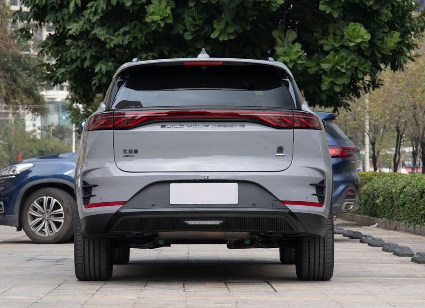 BYD Tang DM-i: The Plug-In Hybrid SUV Redefining Value and Versatility