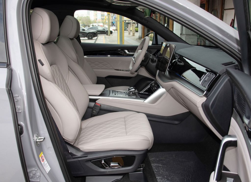 BYD Tang DM-i: The Plug-In Hybrid SUV Redefining Value and Versatility