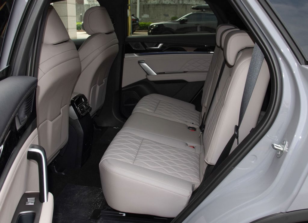 BYD Tang DM-i: The Plug-In Hybrid SUV Redefining Value and Versatility