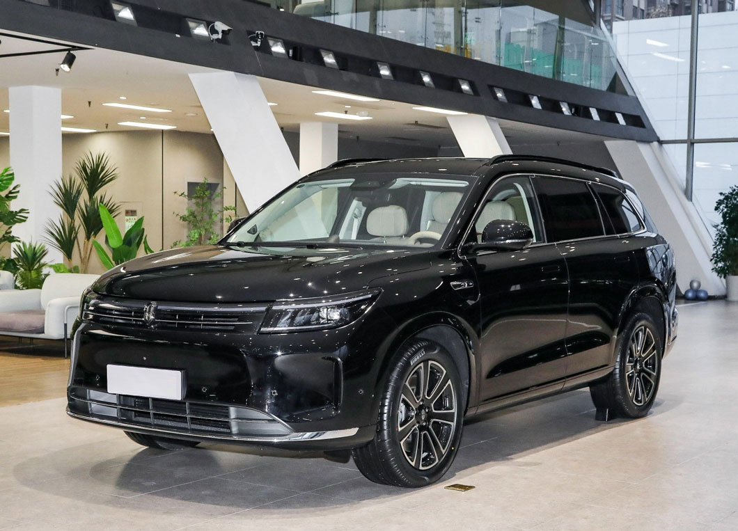 AITO M7 - The Tech Powerhouse Redefining Smart SUVs