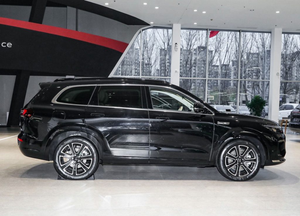 AITO M7 - The Tech Powerhouse Redefining Smart SUVs AITO M7 - The Tech Powerhouse Redefining Smart SUVs