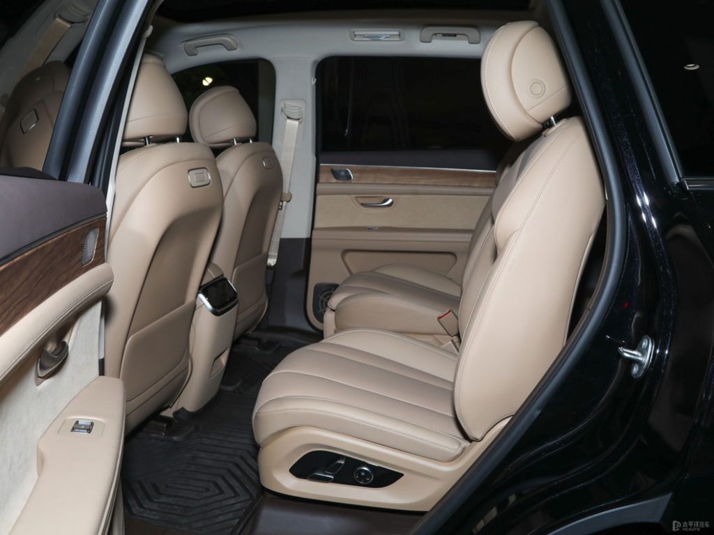 AITO M7 - The Tech Powerhouse Redefining Smart SUVs AITO M7 - The Tech Powerhouse Redefining Smart SUVs