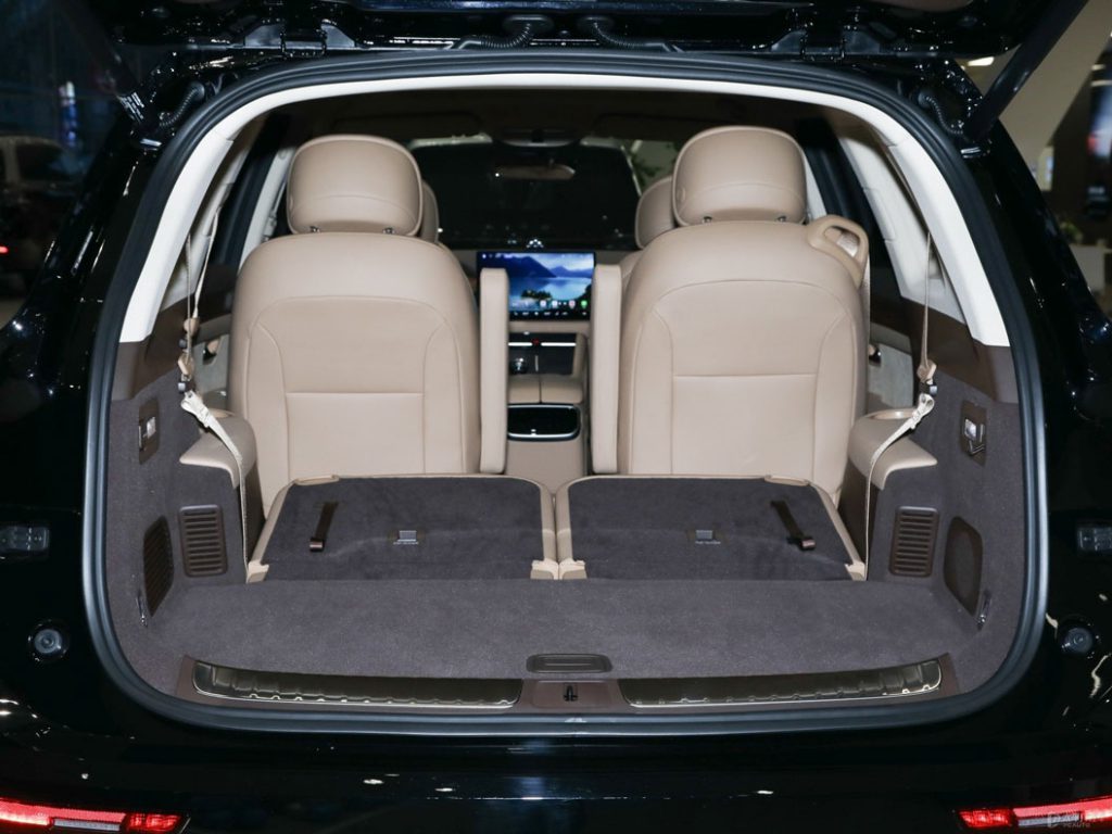 AITO M7 - The Tech Powerhouse Redefining Smart SUVs AITO M7 - The Tech Powerhouse Redefining Smart SUVs