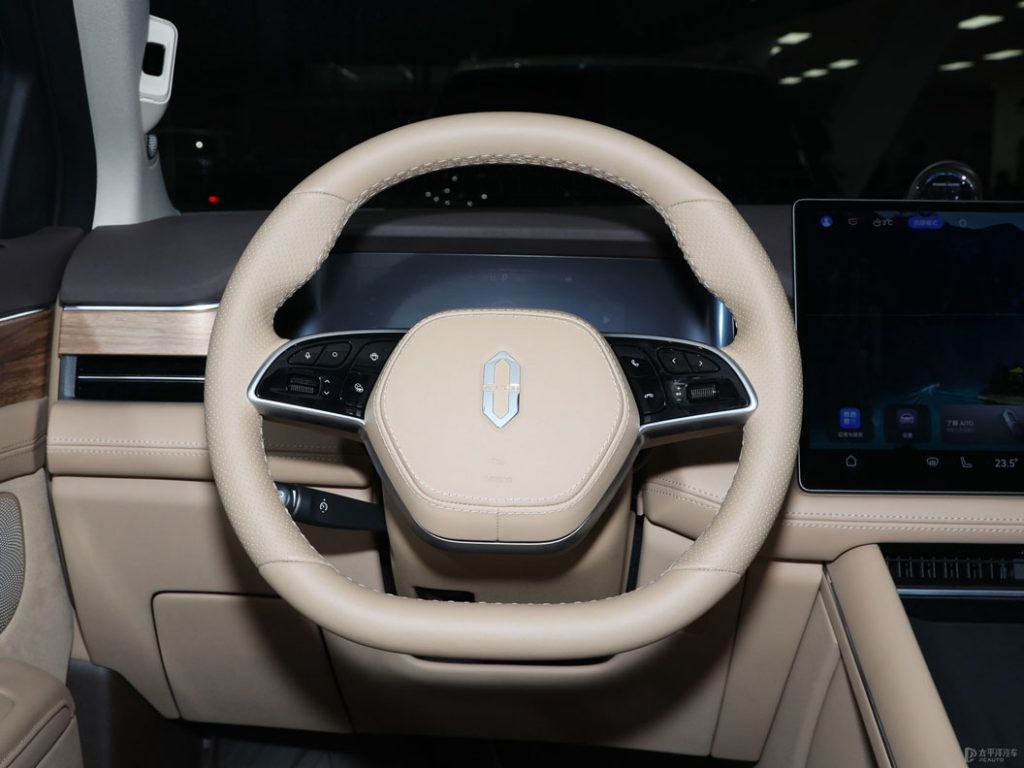 AITO M7 - The Tech Powerhouse Redefining Smart SUVs AITO M7 - The Tech Powerhouse Redefining Smart SUVs