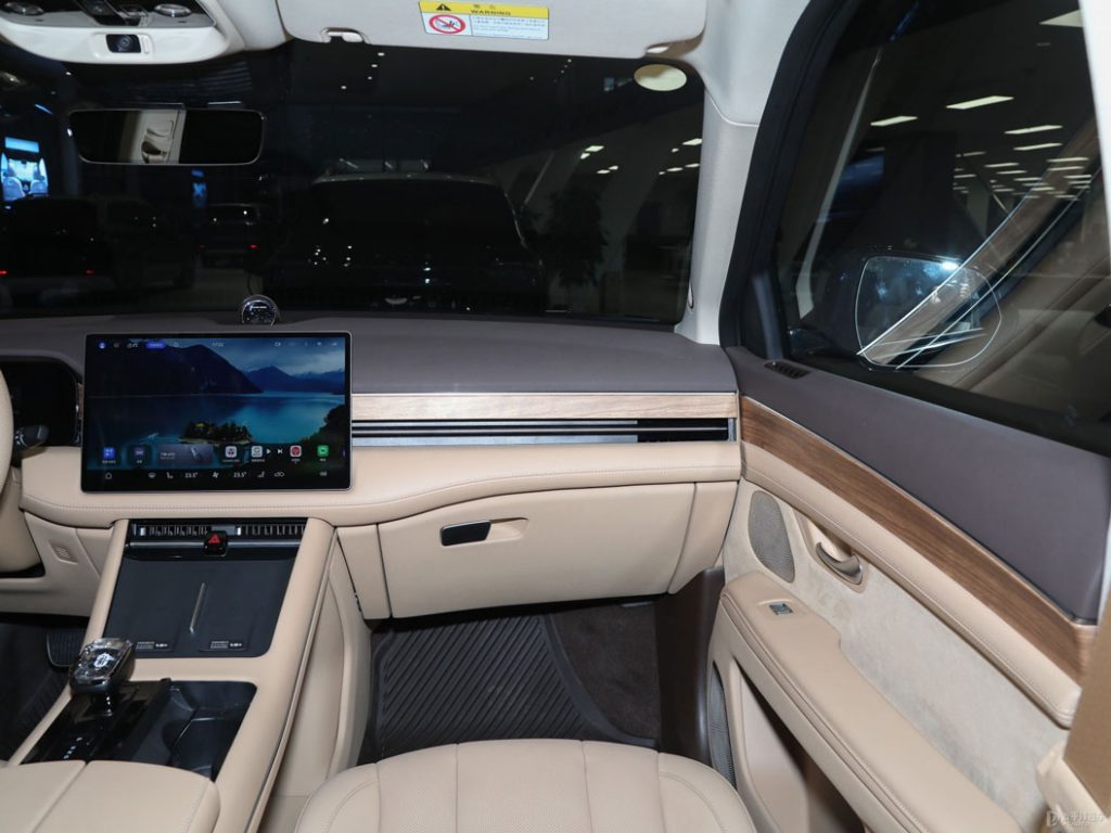 AITO M7 - The Tech Powerhouse Redefining Smart SUVs AITO M7 - The Tech Powerhouse Redefining Smart SUVs