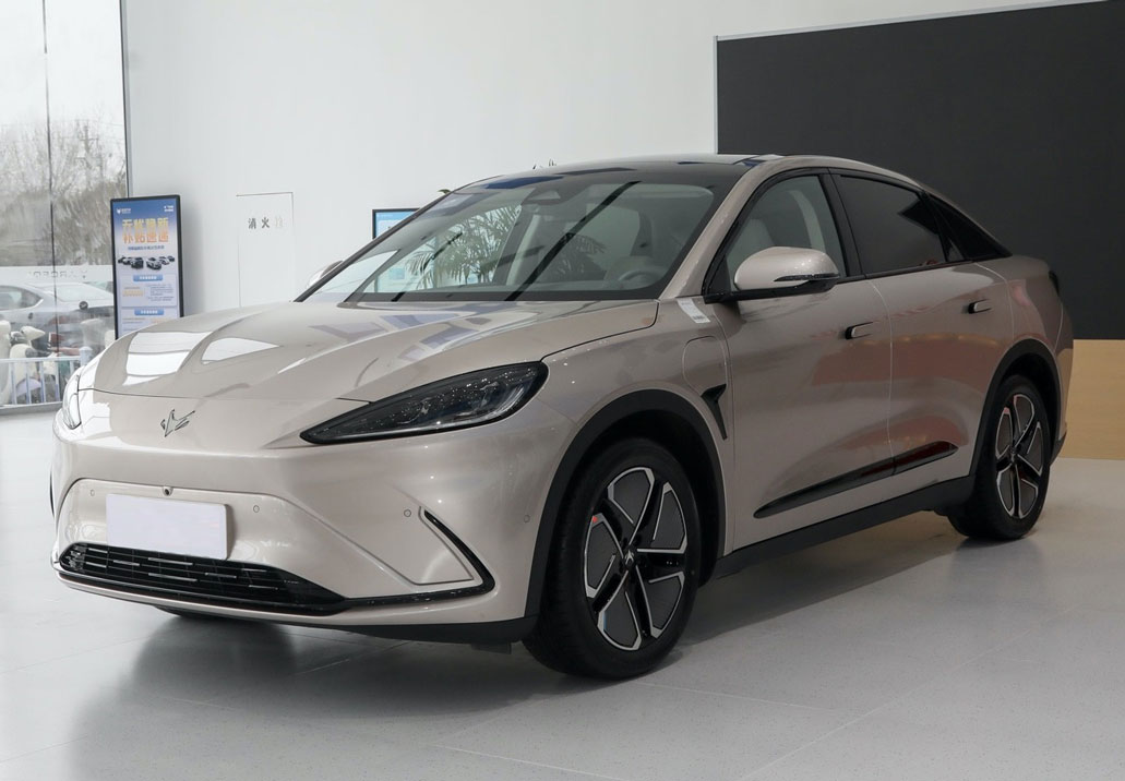 arcfox-alpha-s6-where-cutting-edge-tech-meets-avant-garde-design