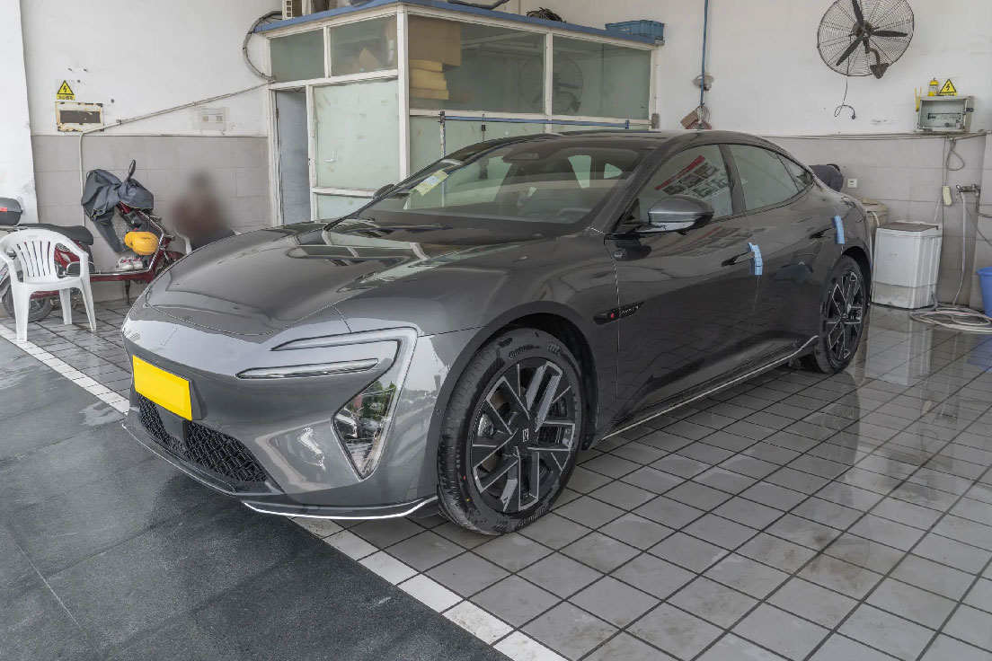 Avatr 06 — Huawei-Powered Tech Sedan Redefining the Mid-size EV Segment