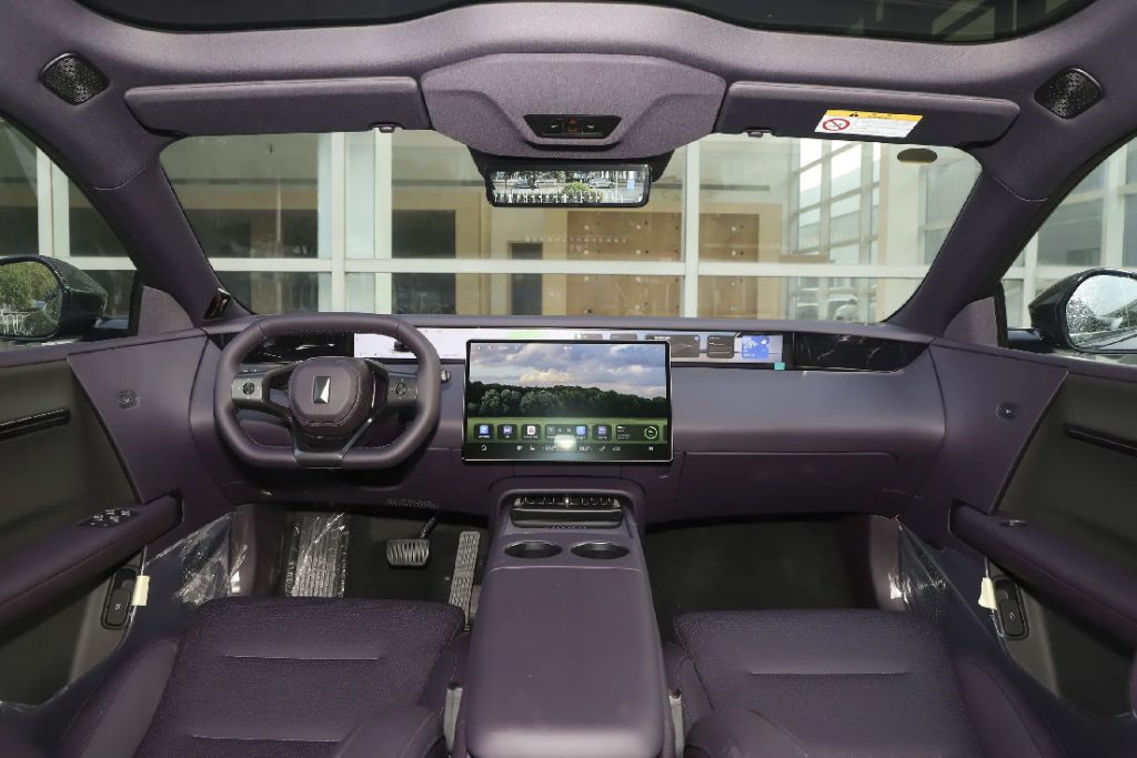 Avatr 06 — Huawei-Powered Tech Sedan Redefining the Mid-size EV Segment Avatr 06 — Huawei-Powered Tech Sedan Redefining the Mid-size EV Segment