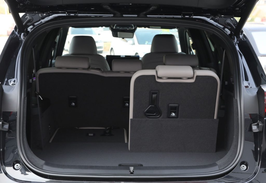 BYD Tang EV - Redefining the Three-Row Luxury SUV BYD Tang EV - Redefining the Three-Row Luxury SUV