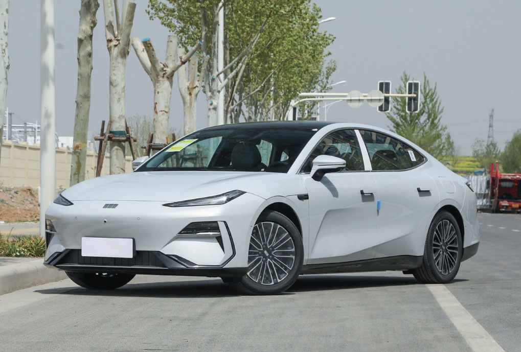 Geely Galaxy E8 – The OLED Spaceship Redefining EV Luxury
