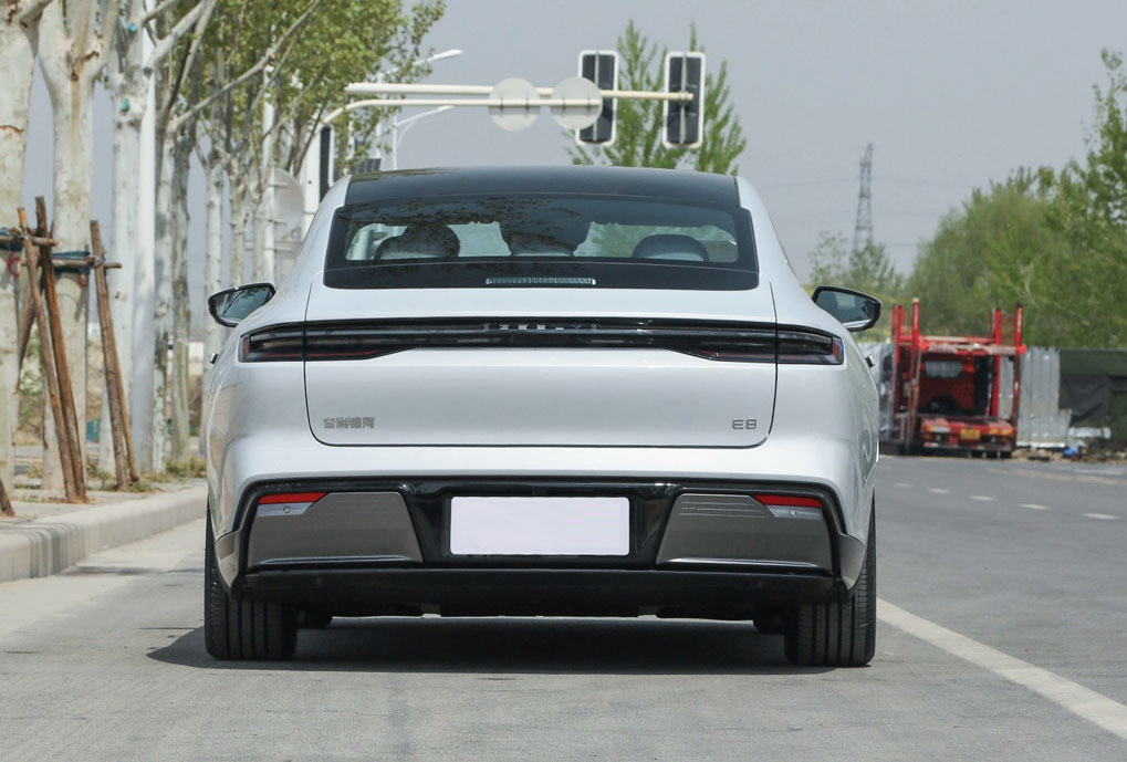 Geely Galaxy E8 – The OLED Spaceship Redefining EV Luxury Geely Galaxy E8 – The OLED Spaceship Redefining EV Luxury