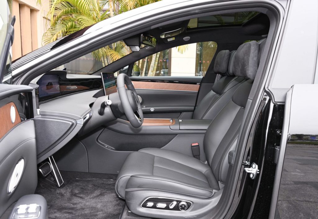 HJ S9 - The Epitome of Chinese Intelligent Luxury Sedan HJ S9 - The Epitome of Chinese Intelligent Luxury Sedan