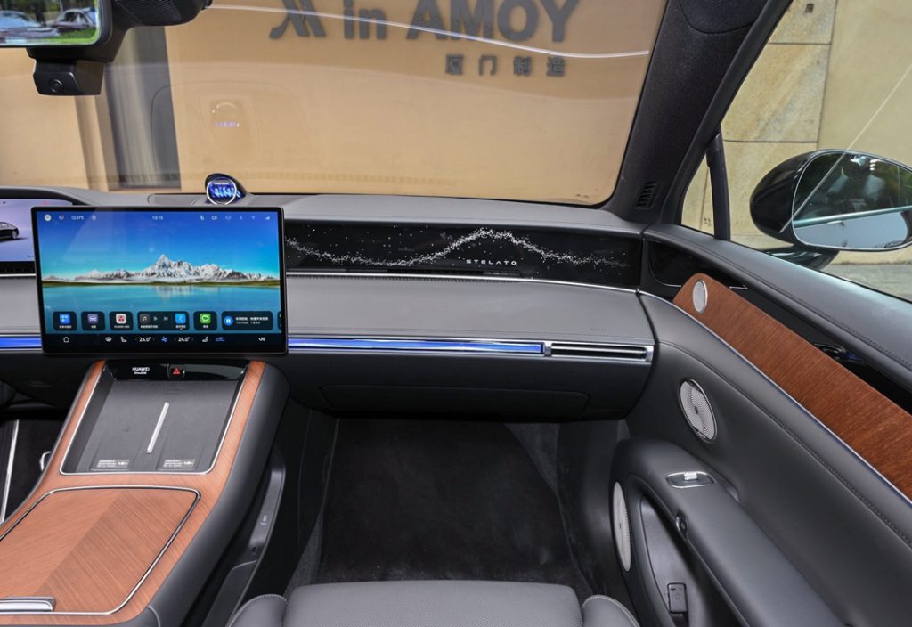 HJ S9 - The Epitome of Chinese Intelligent Luxury Sedan HJ S9 - The Epitome of Chinese Intelligent Luxury Sedan