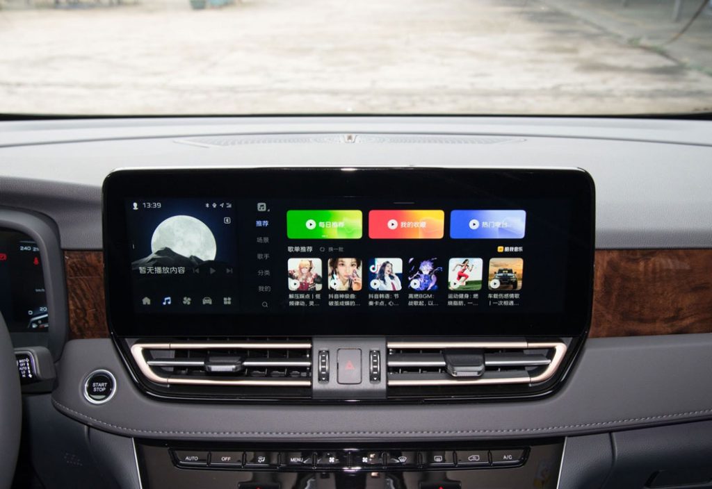 Hongqi HQ9 - The Eastern Answer to Luxury Mobility