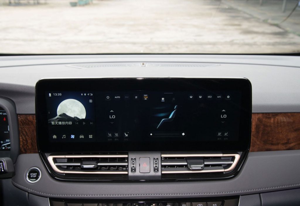 Hongqi HQ9 - The Eastern Answer to Luxury Mobility
