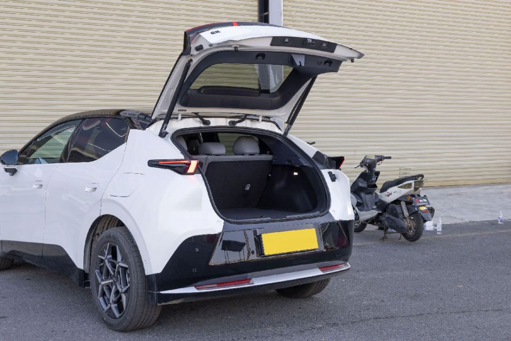 Lynk & Co Z20 – Electrified Urban Rebel Lynk & Co Z20 – Electrified Urban Rebel