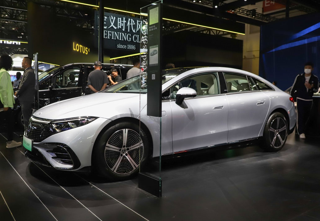 mercedes-benz-eqs-rewriting-the-rules-of-electric-opulence-1