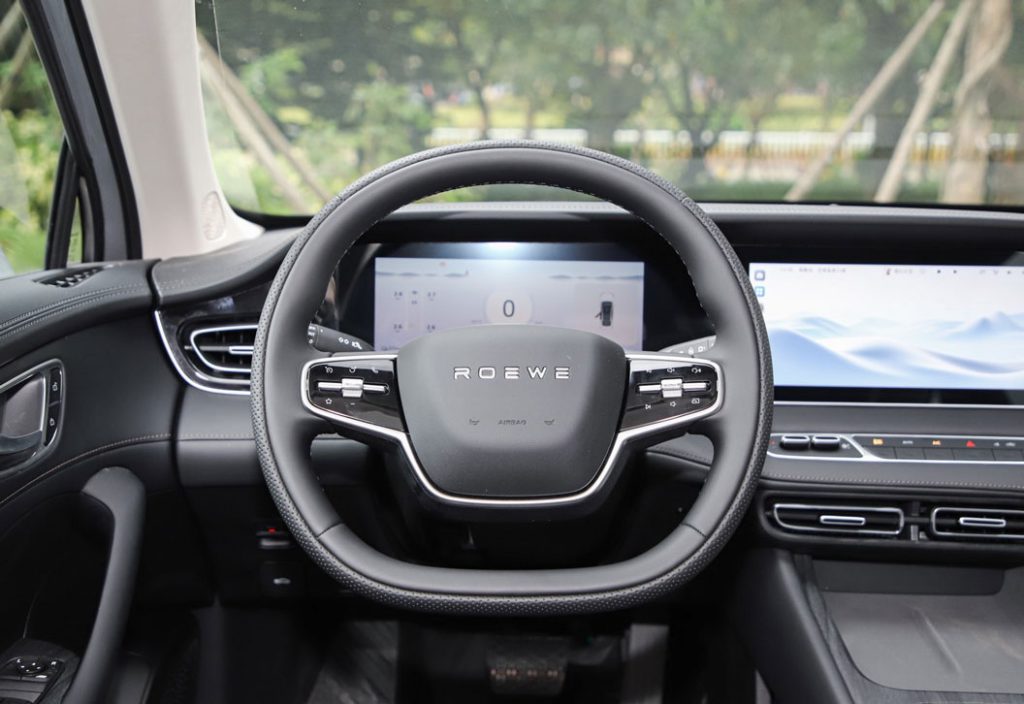 Roewe D7 - The New Benchmark in Intelligent Hybrid Sedans Roewe D7 - The New Benchmark in Intelligent Hybrid Sedans