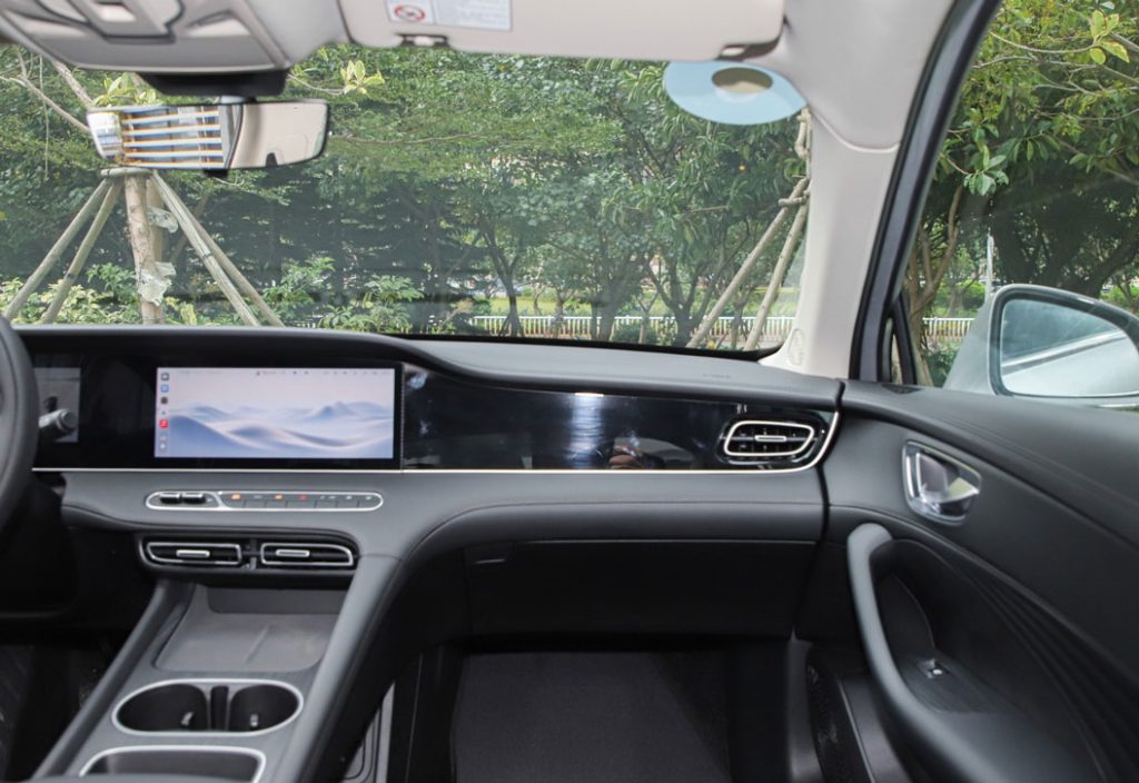 Roewe D7 - The New Benchmark in Intelligent Hybrid Sedans Roewe D7 - The New Benchmark in Intelligent Hybrid Sedans