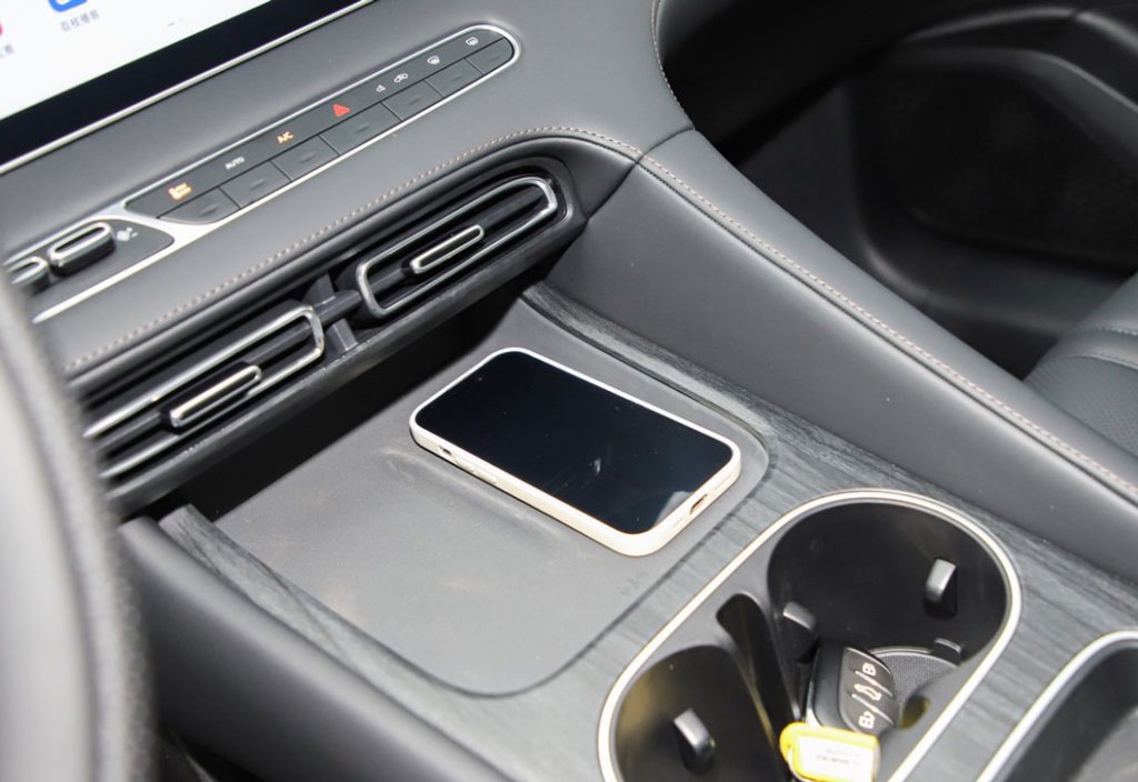 Roewe D7 - The New Benchmark in Intelligent Hybrid Sedans Roewe D7 - The New Benchmark in Intelligent Hybrid Sedans
