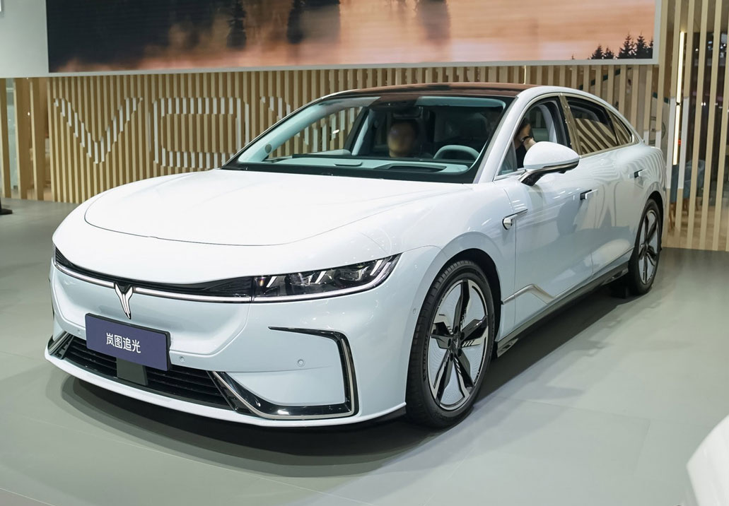 voyah-dreamer-redefining-luxury-ev-with-eastern-futurism