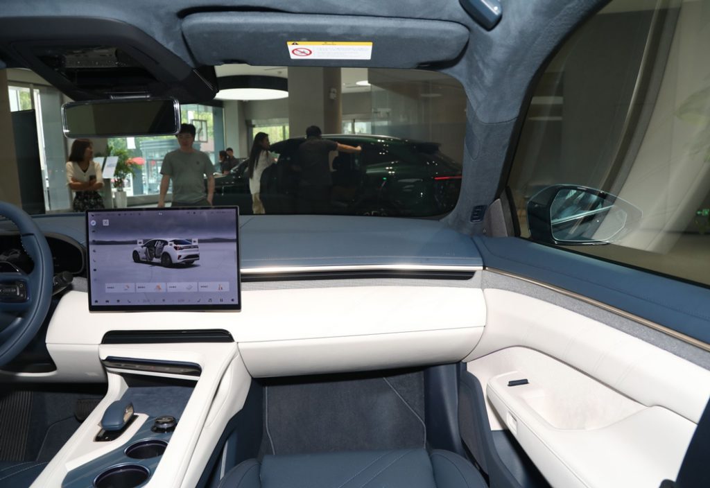 ZEEKR 001 FR - The Disruptor of Performance EV Market ZEEKR 001 FR - The Disruptor of Performance EV Market